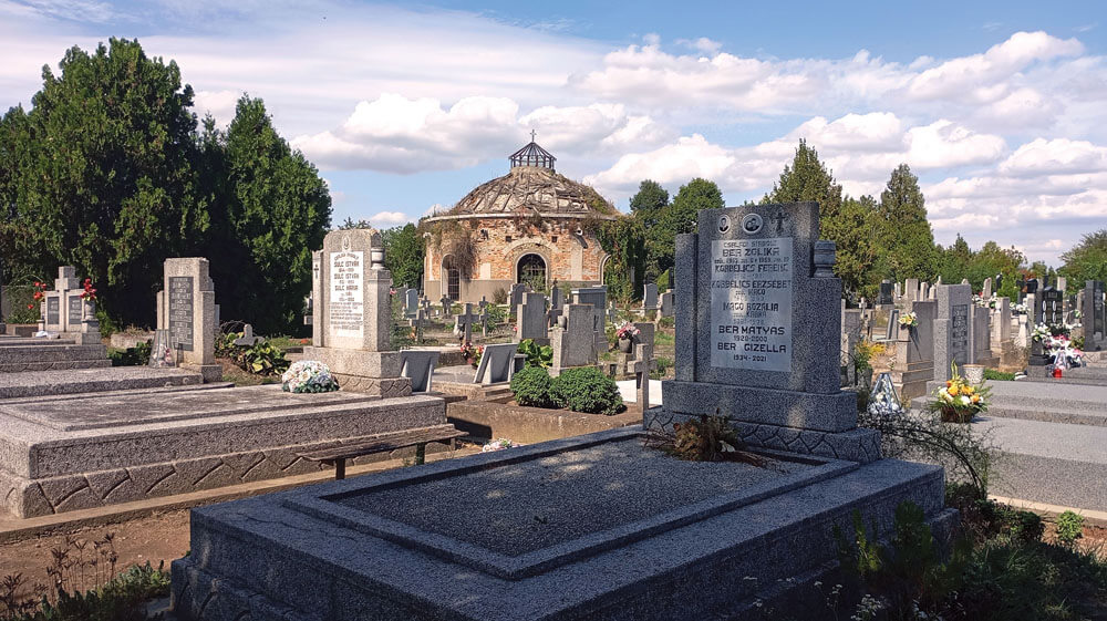 Roman Catholic cemetery with mausoleum Recsey Kula